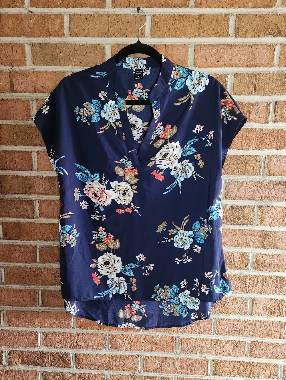 Emery Rose Floral Blouse. M-PTP 22